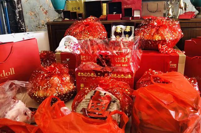 订亲拿什么礼品，订亲拿什么礼品比较好，定亲的六样礼品？