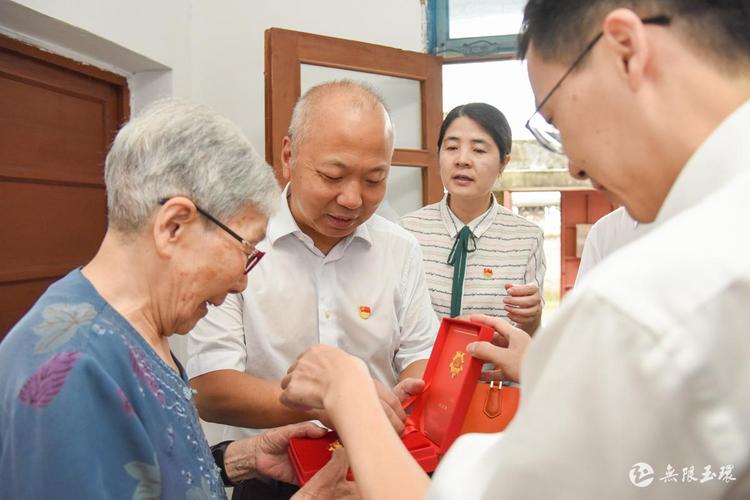 七一送党员什么礼品，七一送党员什么礼品好，七一党员慰问金标准？