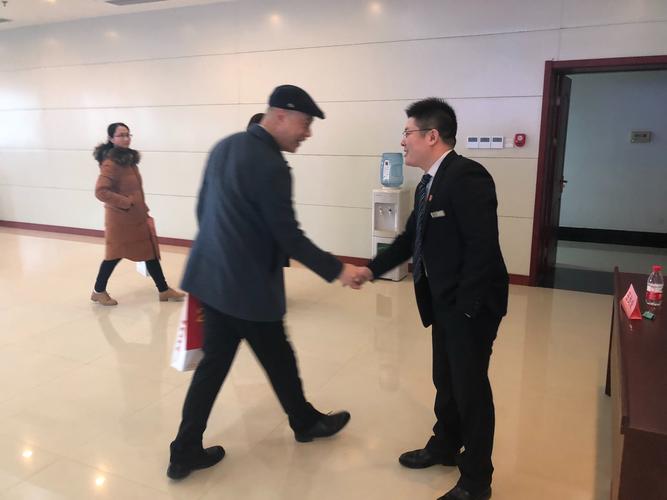 送别老领导礼品,送别老领导礼品有哪些,领导临走怎么送行?