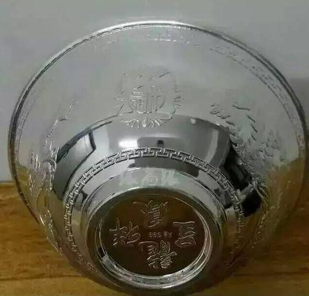 广告礼品碗，碗广告词，电视广告中有一亇小孩在添碗的那亇孩子叫什么名字？