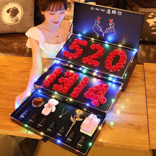 朋友求婚送什么礼物好,朋友求婚送什么礼物好?适合朋友求婚时赠送的礼物?,求婚买什么礼物?
