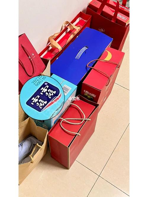 朋友请吃饭带什么礼物,朋友请吃饭带什么礼物合适,最近刚搬家,我要去温锅,JM我带点什么礼物好?