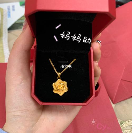 生日礼物送妈妈什么好,生日礼物送妈妈什么好手工,女儿送妈妈什么黄金首饰好?