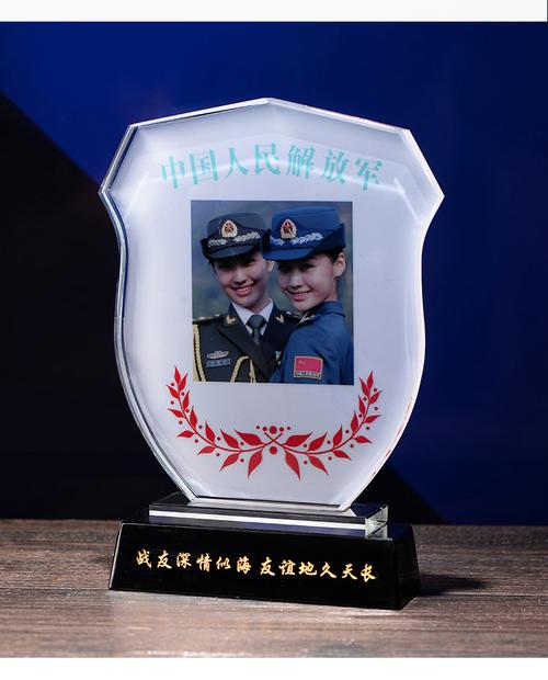 应该送军人什么礼物，应该送军人什么礼物好，送什么东西给当兵的人最合适？