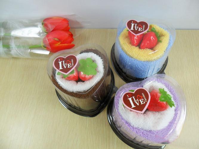生日蛋糕送礼品,生日蛋糕送礼品送什么好,蛋糕里能放什么礼物?