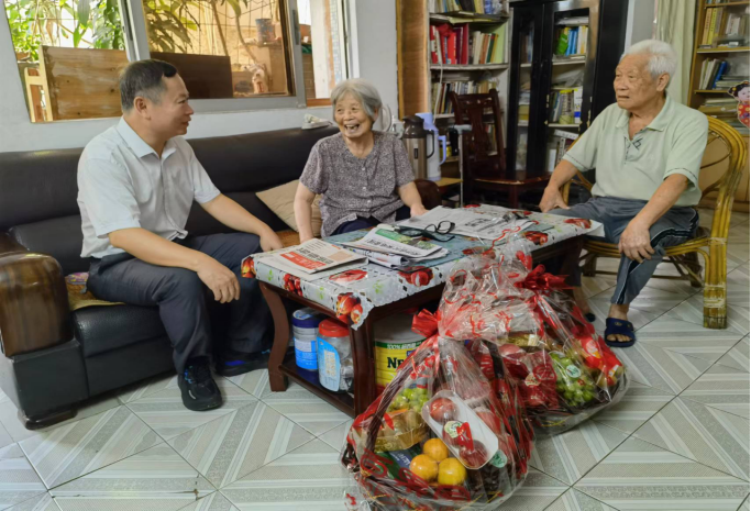 七一党员礼品建议，七一党员礼品建议怎么写，七一慰问老党员要带慰问品吗？