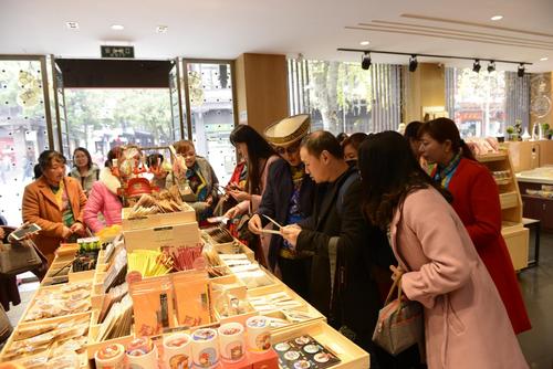 礼品行业做业务，礼品行业做业务怎么样，文创店主要经营什么？
