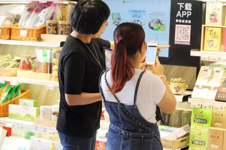 不同人群购买礼品,,便利店做活动,主要人群年纪为中老年人.有什么活动能把他们吸引过来?成本尽量节省?