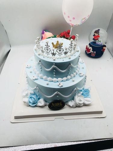 送什么生日礼物给女友,送什么生日礼物给女友最好,女朋友过生日,给她买什么,蛋糕,还是什么?
