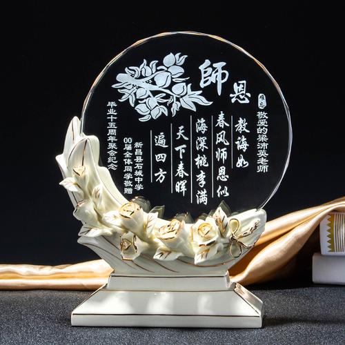 毕业礼物送什么给师姐,毕业礼物送什么给师姐最好,毕业季到来了,送师姐什么礼物好呢?送朋友什么礼物好呢?