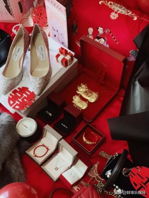 订婚要带什么礼物,订婚要带什么礼物去女方家,订婚礼品详细清单?