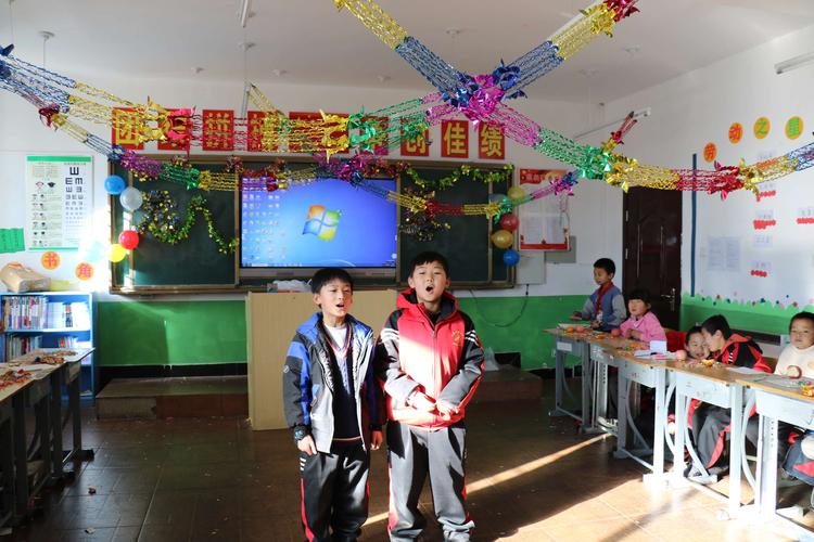 元旦小学生送礼品,元旦小学生送礼品有哪些,元旦晚会,光明实验小学要给每个学生买一份礼品,每份礼品10元。万家乐超市打九折,聚福商场”买八送一?