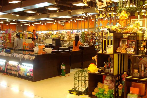 高档商务礼品店,高端礼品店一般卖什么,唐山万达广场都有什么服装品牌?