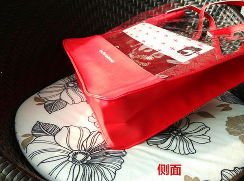 商场促销礼品随身携带,商场活动赠品有法律规定,可以带吃的上飞机吗?装在随身提包里可以吗?