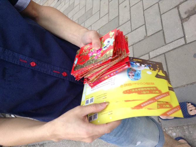 出去发传单送啥子礼品,出去发传单送啥子礼品好,一般发传单的是单身吗?