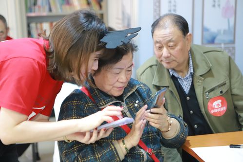 路边给老人发小礼品,路边给老人发小礼品怎么说,推荐一个送给发小的礼物?