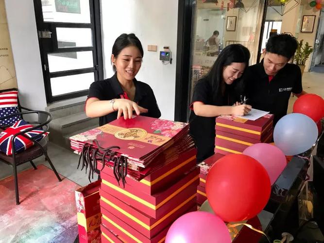 国庆节老板发礼品,国庆节老板发礼品怎么感谢,中秋节领导发礼品,怎么回复领导?