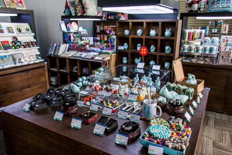 上海高端特色礼品店,,上海特有的纪念品?