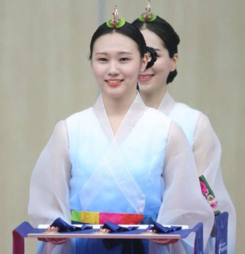 去韩国买什么礼物送人,去韩国买什么礼物送人好,为什么韩国人说四大发明是他们的?孔子也是他们的?