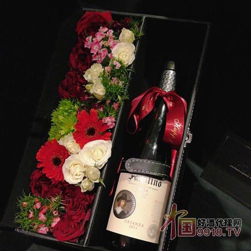 送上级领导什么礼物，送上级领导应该送什么花，送给领导的酒，要选择什么牌子呢，必须是茅台五粮液吗？