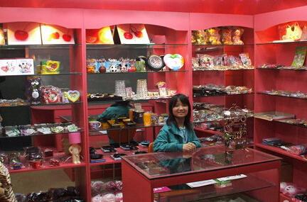 礼品店当前市场状况,礼品店当前市场状况分析,开饰品店赚钱么?一年大概多少呢?