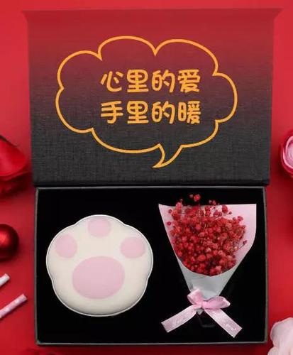 给女生送礼物说什么好,给女生送礼物说什么好呢,送女生礼物卡片的暖心句子有哪些?