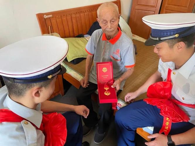 50元左右的福利礼品,,党龄50年以上的有什么待遇?