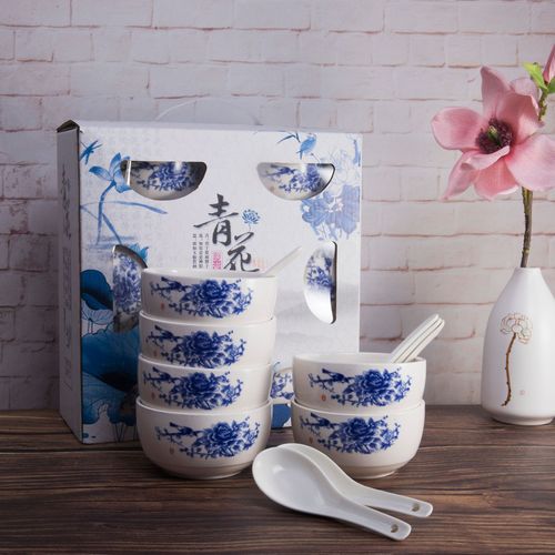 关于青花瓷的礼品,关于青花瓷的礼品有哪些,送瓷器餐具的寓意?