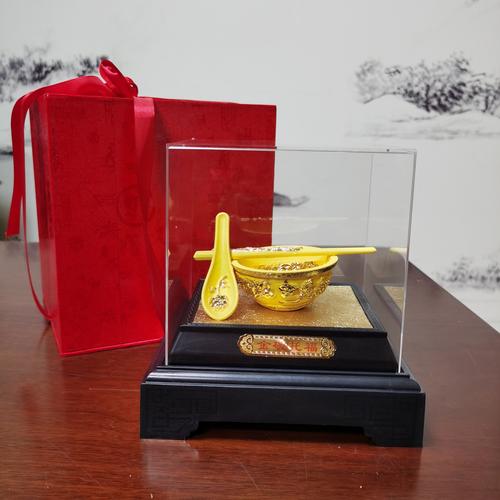 贵金属工艺礼品,贵金属工艺礼品有哪些,订婚双方互送什么礼品好?