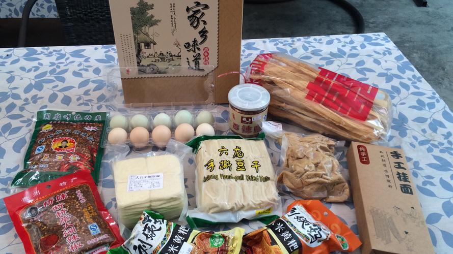 请领导吃饭能带礼品吗,,家乡特产是豆腐送领导合适吗?