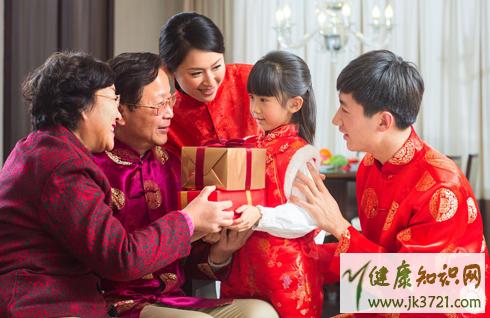 北京回家给老人的礼品,北京回家给老人的礼品有哪些,出差北京买什么礼物?