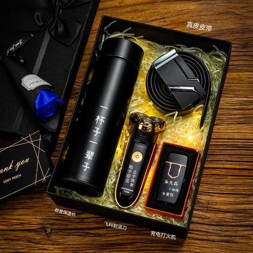 男人过生日买什么礼物,男人过生日买什么礼物最合适,生日礼物送什么好男生?