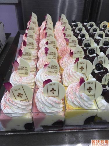 商务赠送礼品案例,,蛋糕店搞活动赠送一般有什么