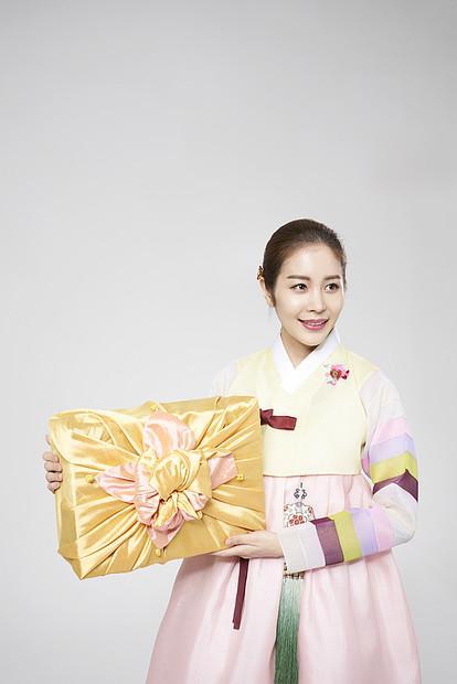 送什么礼物给韩国女人,送什么礼物给韩国女人好,送韩国人礼物,什么比较好?