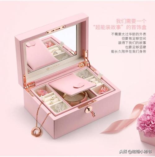 女孩要出差送什么礼物,女孩要出差送什么礼物好,女朋友刚从外地出差回来,我去接她,除了送花还送点什么礼物比较好?