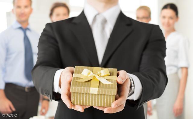 送礼品可以晚上送吗,,体制内给领导送礼晚上还是下午?