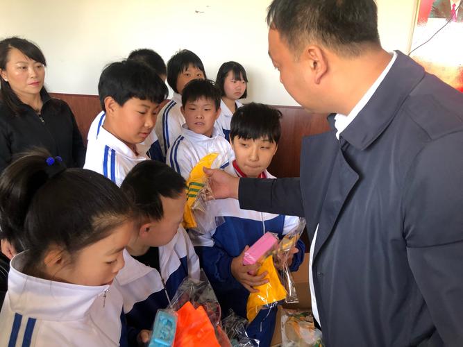 慰问中学生送什么礼物,慰问中学生送什么礼物好,初中的孩子送什么礼物?