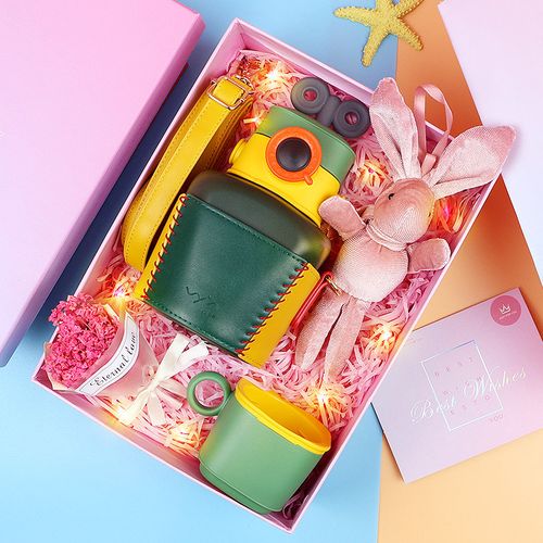 小学生互相赠礼品,小学生互相赠礼品文案,如何看待还是学生的孩子之间互送生日礼物呢?