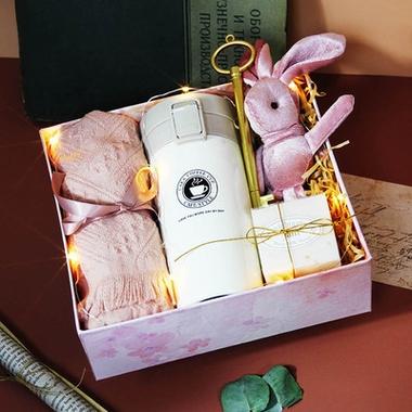 去闺蜜家里带什么礼物,去闺蜜家里带什么礼物比较好