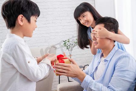 怎么夸送礼物的孩子,怎么夸送礼物的孩子们