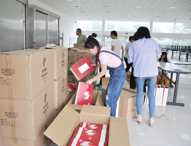 中秋公司给员工发放礼物,中秋公司给员工发放礼物合法吗,单位发中秋节礼物象征了什么?