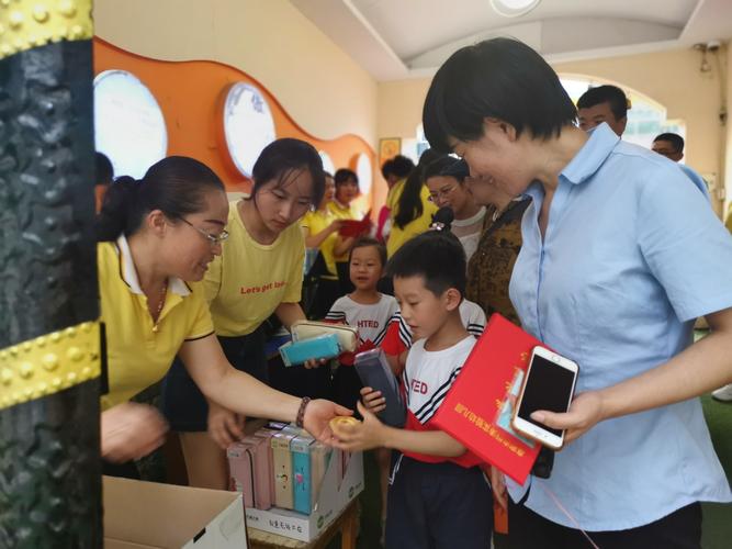 送给孩子们买什么礼物,机构送给孩子们什么礼物好