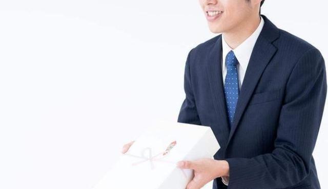 公司给领导送礼,公司给领导送礼怎么做分录,上班中领导该怎么送礼?