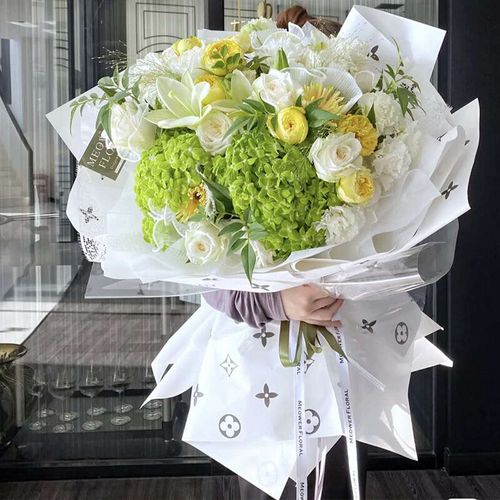 商务客户男士送什么礼品,商务男士送女士可以送什么花