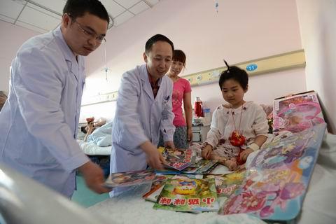 孩子生病住院买什么礼物好,孩子生病住院买什么礼物好一点