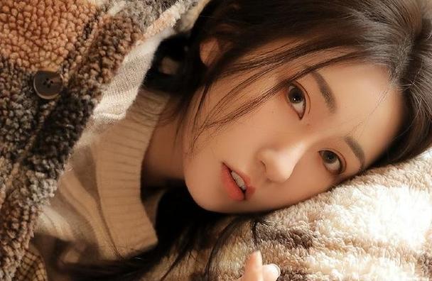 女孩子的第一次见面送什么,女生第一见面送什么好