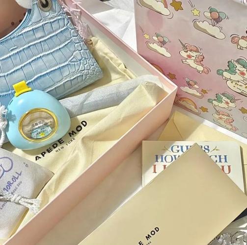 表妹生完孩子送什么礼物好,表妹生孩子要送礼吗