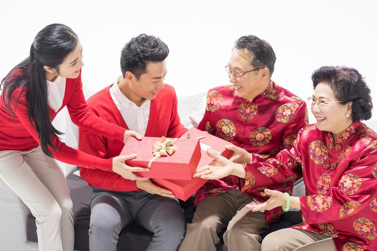 公司给员工父母的礼品,公司给员工父母的礼品怎么入账,华为过年给员工父母有什么礼物?