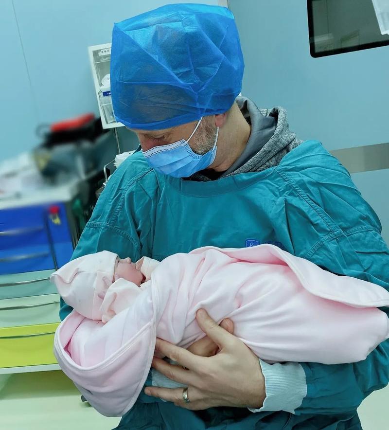哥哥生孩子送什么好,哥哥生孩子送什么好呢