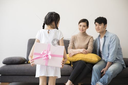 父母送孩子什么礼物,父母送给孩子的礼物图片和感言